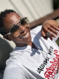 𝙲𝚒𝚐𝚊𝚛 𝚒𝚗 𝚑𝚊𝚗𝚍, 𝚠𝚘𝚛𝚛𝚒𝚎𝚜 𝚘𝚞𝚝 𝚝𝚑𝚎 𝚠𝚒𝚗𝚍𝚘𝚠.”  💋-Unknown 💨: @drewestatecigar “Leather Rose” #leatherrosecigar  #drewestatecigars #ItsALifestyle #SistersOfTheLeaf #SOTLGlobalMovement  #LadiesSmokeCigarsToo #MidwestCigarLoungeCrawl ...