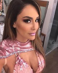 Un día más de arduo trabajo 💪🏻. Me encanta poder hacer lo que más amo y  que ustedes lo disfruten conmigo. ¡Gracias mis #condefans! #singer #happy