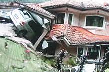 Buktinya tidak sampai setahun selepas runtuhnya highland tower, bukit antarabangsa kembali meriah dengan aktiviti penghuni. Malaysiakini 4 Maut Tanah Runtuh Di Bkt Antarabangsa