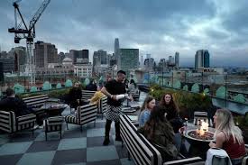 We're bundled in july, sipping hot toddies throughout august, and generally shivering our. Everdene San Francisco S Newest Rooftop Bar Joins A Crop Of Spots So Hip But Oh So Cold Sfchronicle Com