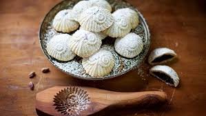 المعمول بالتمر الشهي Recipe Arabic Sweets Syrian Food Photographing Food