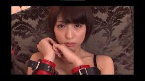 動画］【秋山祥子】短髪美女が初拘束プレイに激しく指マンアクメ絶叫 | エッチな写真