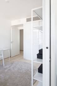 Porte Battante Chambre Blanche Tapis Marron Armoire Bureau Epure Design Ambiance Porte Battante Porte Coulissante Maison