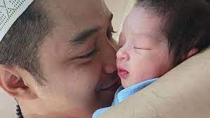 K.abar bahagia itu dibagikan oleh suaminya adly fairuz ke akun instagram pribadi. Adly Fayruz Angbeen Rishi Reveal Photos Of Children Their Faces Reap Praise Archyde