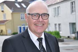 Hva bibelen sier om kvinner i tjeneste? svar: Forstanderfunksjonen I Bibelen