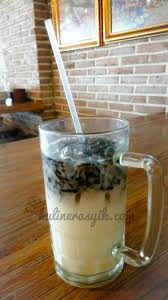 Lebih kecil dan ada sedikit bulu dipermukaan daunnya. Es Cincau Susu By Warung Tekko Kuliner Asyik