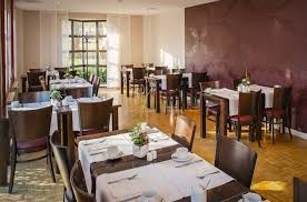 The gasthouse restaurant is located within the manor house and it features an antique sandstone fireplace from the 16th century. Vienna House Easy Castrop Rauxel Just Away