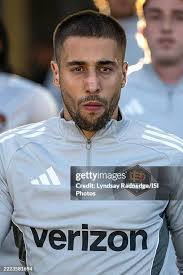 250 Photos & High Res Pictures