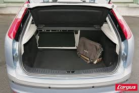 Ford focus sw 1,8 tdci 115 titanium (haut de gamme) avec de nombreuses options(ordinateur de bord,système audio sony, double verouiilage etc.) · un volume du coffre de 482 litres, modulable jusqu'à 1525 litres troisième élément de la famille focus, après les berlines 3 et 5 portes. Ford Focus Ii Laquelle Choisir