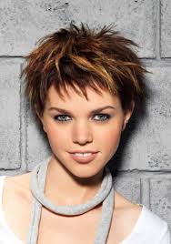 L'effilé est souvent utilisé sur des coupes. Coupe De Cheveux Court Effile Dasyatracyviona Blog