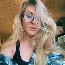 Lexi Thomas's Instagram, Twitter & Facebook