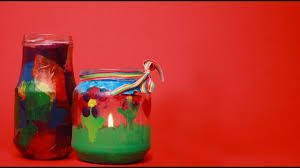 Christmastbaum aus eisstielen mit pailletten besetzt. Bunte Windlichter Basteln Mit Kindern Youtube