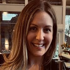 Courtney Freitas's Instagram, Twitter & Facebook