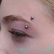 Simplicity Works Eyebrow Piercing With A Nice And Simple Titanium Curved Barbell Inksmithguelph Bodypiercing Guel Eyebrow Piercing Piercing Body Piercing