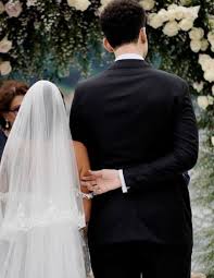 Abito elettra lamborghini matrimonio dove lo ha comprato. Elettra Lamborghini Dopo Le Lacrime I Tuffi D Amore Con Afrojack A Cipro Tgcom24