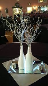 Para hacer estos hermoso y modernos centros de mesas, podemos utilizar diferentes botellas ya sean de cristal, de vidrio o de plástico. Decoraciones Para Bodas Diy Con Botellas De Vidrio Como Organizar La Casa
