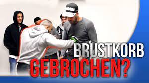 Mma Kampfer Bricht Brustkorb Prank Farid Bang Majoe Ottman Azaitar Faxxentv Youtube
