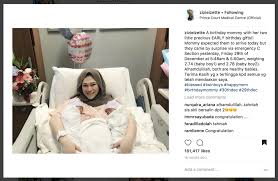 Pelakon datin seri zizie ezette berkongsi beberapa video di laman instagram yang memaparkan suaminya, datuk seri bung moktar radin sedang menunaikan solat. Zizie Ezette Bung Moktar Sambut Kelahiran Kembar