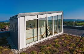 Dachterrasse Mit Flachdach Aufbau Und Dachbegrunung Haus Wiesenhutter Baufritz Fertighaus Hausbaudirekt De Flachdach Aufbau Haus Modernisieren Und Baufritz