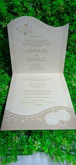 Warna putih cocok dipakai untuk segala kegiatan. 30 Background Undangan Pernikahan Elegan Simple Batik Bunga