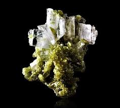 Wollastonite Vesuvianite Quebec Canada Crystals Minerals Crystals Gems Jewelry