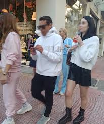 Ετσι είναι αβαφη και χωρίς φίλτρα η ιωάννα τούνη σήμερα δεν έχω μουστάκι in blog view on 17 april 2021 Iwanna Toynh Bolta Stoys Dromoys Ths A8hnas Xwris Maska Prostasias For Women Only