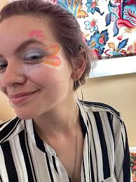 Hi! My name is Jay! I'd love to babysit for you! Entertaining your kids  with acrylic painting, face painting, chalk, singing and dancing, as well  as teaching them about science from reading!