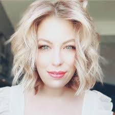 Ellen Putnam's Instagram, Twitter & Facebook