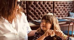 Laura pausini vs i passeggeri aerei italiani! Laura Pausini Mamma In Carriera Ho Saltato La Recita Di Mia Figlia Mi Sento In Colpa