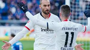 He is playing pretty well this season, made his minutes in holland u21 aswell. Dfb Pokal Eintracht Gegen Leipzig Ohne Sturmer Bas Dost Augsburger Allgemeine