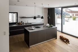 kuchenblock aus holz in moderner kuche mit bora kochfeldabzug moderne kjokken moderne kjokken