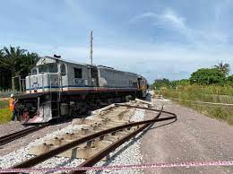 Check spelling or type a new query. Ktm Ekspres Selatan 41dn Derails Near Genuang 29 October 2020 Railtravel Station