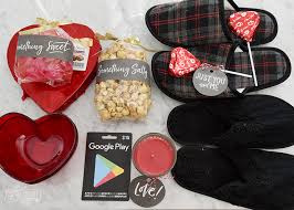 Valentine S Day Date Night In Gift Basket Idea 24 More V Day Diy Ideas The Diy Mommy