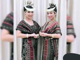 Presiden jokowi mengenakan baju adat dari kabupaten timor tengah selatan (tts), nusa tenggara timur (ntt). Baju Adat Flores Ntt Adat Budaya Indonesia