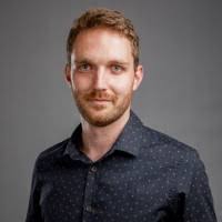 300+ profilů „Dan“