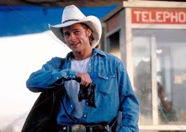 Early Pitt Thelma And Louise Was The First Time I D Laid Eyes On Him And He Was Cuter Than A Freckle On A Fiel Brad Pitt Brad Pitt And Angelina Jolie