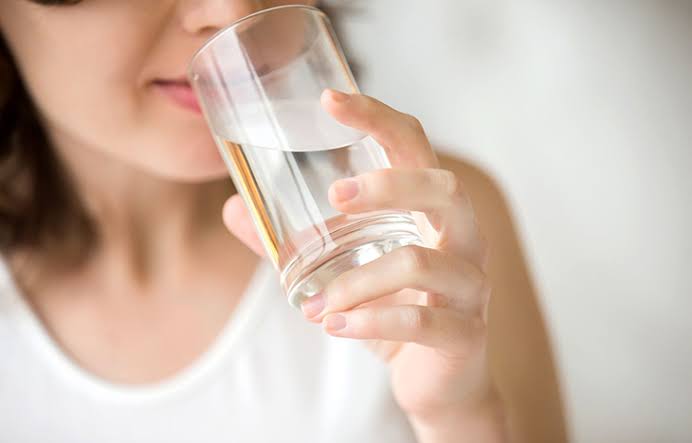Lợi ích không ngờ khi uống nước ấm mỗi sáng bạn đã biết chưa?