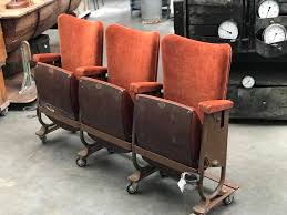 Bij leadcomseating vind u een ruim aanbod aan bioscoopstoelen. Een Setje Van 3 Bioscoopstoelen In Een Industrieel Zo Facebook