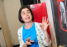 Paulina marcela urrutia fernández (santiago de chile, 15 de enero de 1969), es una destacada actriz chilena de teatro, cine y televisión. Paulina Urrutia Se Emociono Al Hablar Del Alzheimer De Su Esposo