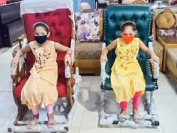 Pria tersebut diketahui ada salah satu seorang pria yang diduga aktor tiktok yang menjadi sorotan netizen saat ini, dan mnejadi perbincangan publik. Kakoli Furniture Viral Video Spawns Funny Memes In Bangladesh And West Bengal Global Voices
