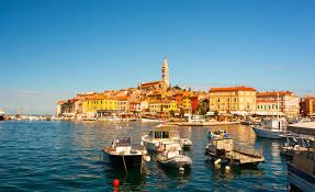 W jaki sposób chorwacja jest reprezentowana na forum różnych instytucji ue, ile pieniędzy wpłaca do budżetu ue i z niego otrzymuje, jaki ma ustrój polityczny i z jakimi krajami prowadzi wymianę handlową. Kraj Chorwacja Autokarem Euro Pol Tour