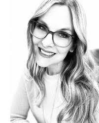 Kate Hill's Instagram, Twitter & Facebook