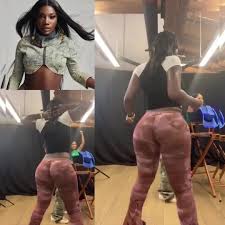 Her naked ass - Explicit photos to arouse you