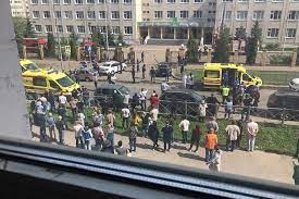 Как уже сообщал «росбалт», в столице татарии произошла трагедия — молодой человек в районе 9.30 утра вошел в школу № 175 в казани с оружием, где расстрелял людей. 51a5ry M1twfcm