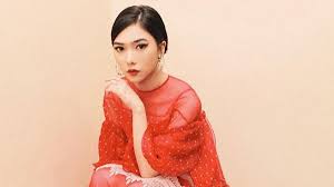 Di ciputra artpreneur theater, jakarta. Isyana Sarasvati And Niki Enter Forbes Asia S 30 Under 30 List 2020