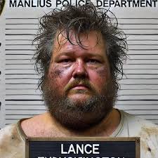 His Massive Package: A Delivery of Desire: Thrustington III, Lance  Hardcastle: Amazon.com: Books