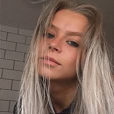 Hi can anyone recommend a good carpenter to box in under some stairs please  ASAP? Tia Thank you so much everyone 😁