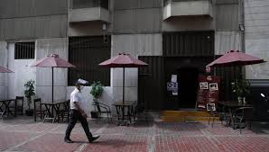 Lima se ha convertido en las últimas semanas en uno de los principales focos de contagio del coronavirus, por lo que fue incluida dentro del grupo de alerta alta, implantándose una serie de restricciones que todos los ciudadanos deben cumplir. Covid 19 En Lima Y Callao Las Restricciones Y Lo Que Debes Saber Para El Domingo 6 De Junio Semana Por La Segunda Vuelta Elecciones Generales De Peru De 2021 Pedro Castillo Keiko