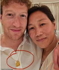 🧵Halili boasts notorious Zionist Debrah Messing as a close friend and his  whole ancient inspired jewellery concept was parasitically appropriated  from a small store in Tel Aviv which he then rebranded as