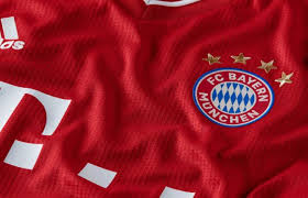 Il bayern monaco è la squadra di gran lunga più forte di germania e che da anni sta dominando la bundesliga, merito di una gestione oculata delle risorse che permette ogni anno alla squadra di rafforzarsi spendendo anche poco attingendo al mercato interno. Il Bayer Monaco Punta Sul Total Red Ecco La Maglia 2020 21 Calcio E Finanza
